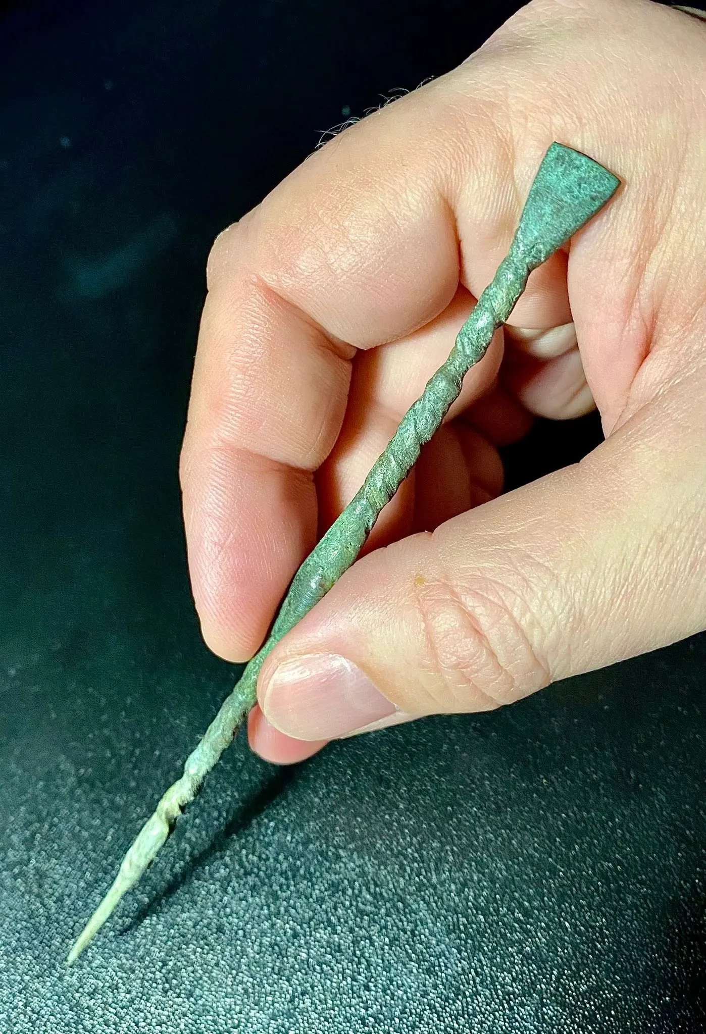 Římský bronzový stylus pro psaní na voskové tabulky, 1.–2. století n. l.